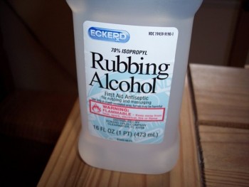 Rubbing alcohol, things to do with rubbing alcohol, cleaning tips, popular pin, cleaning hacks, cleaning, clean home.