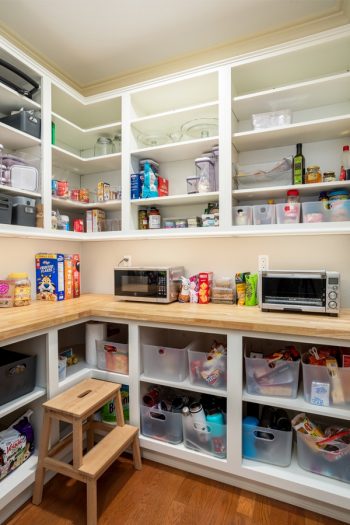There is nothing worse than having a messy pantry. These pantry organizers will help transform your pantry. 