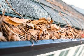 Easily Clean Your Grungy Gutters| How to Clean Your Gutters, Gutter Cleaning Tips and Tricks, Quickly Clean Your Gutters, Yard and Home Maintenance Tips, Home Care Tips and Tricks, Clean Gutters Fast