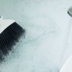 Clean Your Bathtub With a Broom! - 101 Days of Organization| Cleaning Hacks, Cleaning, Clean Home Hacks, Organization, Home Organization, Cleaning Hacks, Popular Pin #Cleaning #CleaningHacks