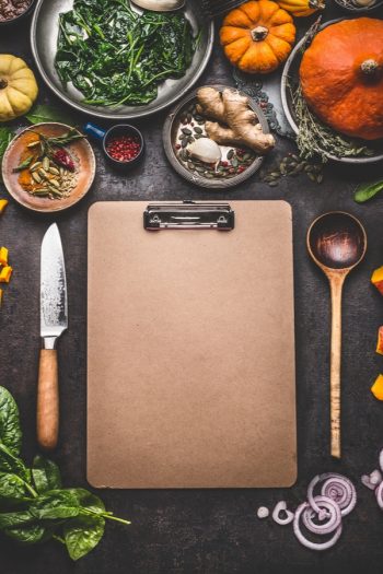 We all know that the holidays can be a crazy time. Here are some amazing organization hacks for Thanksgiving that everyone needs. 