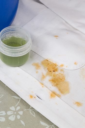 Gravy stains can be one of the most frustrating things to try to remove. Here are the best tips on how to remove gravy stains from whatever it spills on. 