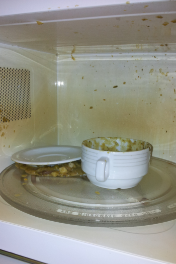 Clean the microwave with lemon and have the clean interior you want in no time! Lemon, heat, and steam make it easier to clean your microwave. Learn how! 