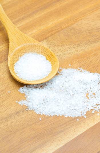 Here are some surprising {and awesome} Epsom salt uses for cleaning. You will be so surprised how clean you can get your wooden cutting board! 